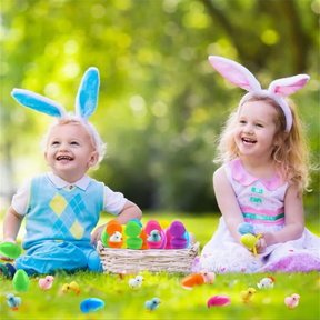 Ovos de Páscoa com brinquedos para caça aos ovos